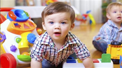 عاهة مستديمة ترافقه مدى الحياة.. ربة منزل تقاضي حضانة بالتجمع بسبب الإهمال