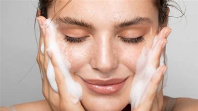 وصفات طبيعية لإزالة الرؤوس السوداء واستعادة إشراقة البشرة