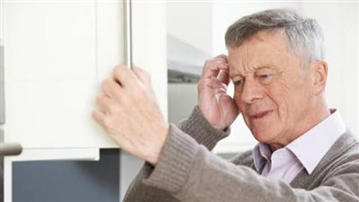 علامات تحذيرية تكشف الإصابة بالخرف.. تعرّف عليها الآن