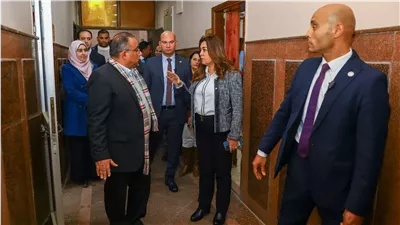 وزيرة التنمية المحلية لرئيس حى الأزبكية: مش عايزين إجراءات روتينية تزهق الناس 