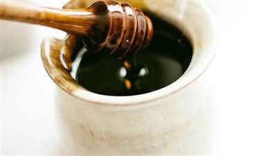 العسل الأسود على الريق.. الحل السحري للسمنة والأنيميا