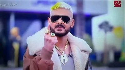 رامز يسخر من العوضي: جاي بتسلا المفروض يجي بمقطورة