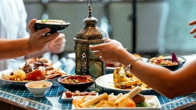 لحماية صحتك في رمضان.. عادات غذائية لا غنى عنها على مائدة الإفطار