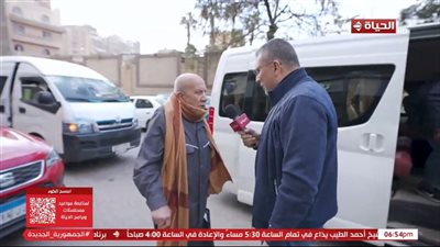 جابر الخواطر.. عمرو الليثي يهدي حاج مبلغا ماليا من أجمل الناس