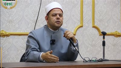 المستشار الديني لعمال مصر الاقتصادية يقدم محاضرة متميزة حول أخلاقيات الصائم 