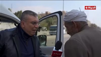 جوائز مالية.. عمرو الليثي يواصل جبر الخواطر لعاملين الياميش والحاج فتحي 