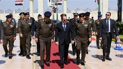 السيسي يعرب عن تقديره لجهود القوات المسلحة فى حماية الوطن وصون مقدساته