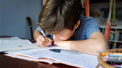 لو ابنك متعثر في التقييمات.. خطوات فعالة تساعده على التفوق الدراسي 