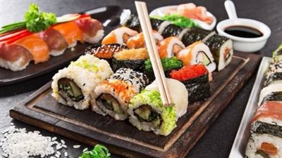 استبدل الرنجة والفسيخ بالسوشي.. طريقة سهلة لتحضيره في العيد