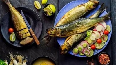 حسام موافي يحذر: حالة واحدة يُحظر عليها تناول الفسيخ والرنجة في العيد