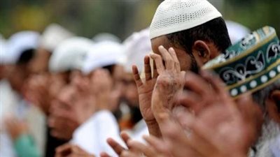 هل يجوز رفع اليدين في كل تكبيرة من صلاة الجنازة؟.. الإفتاء توضح