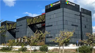 الحرية لفلسطين.. تظاهر بعد احتجاج موظفة مايكروسوفت بمقر الشركة