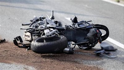 مصرع وإصابة شخصين جراء حادث انقلاب دراجة نارية بالبحر الأحمر
