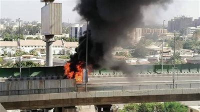 تفحم سيارة أعلى كوبرى أكتوبر في غمرة والحماية المدنية تسيطر