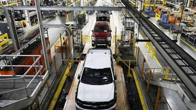 رسوم جمركية جديدة.. شركات السيارات تعيد النظر في شحناتها لأمريكا