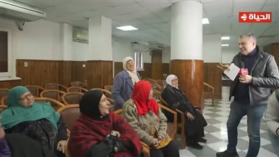 جابر الخواطر.. عمرو الليثي يقدم جوائز مالية من أجمل الناس للمسنين