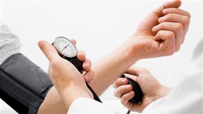 تحذيرات لمرضى الضغط في الموجة الحارة.. أعراض وإرشادات مهمة