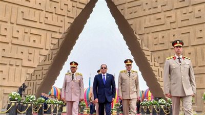 لذكرى تحرير سيناء.. السيسي يضع إكليل الزهور على النصب التذكاري لشهداء الجيش