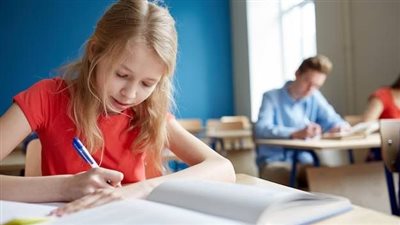 في موسم امتحانات أبريل.. تغييرات بسيطة في نمط الحياة تعزز تركيز طفلك