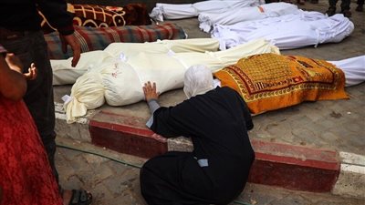 مجزرة بخان يونس.. الاحتلال يقصف خيام النازحين ويوقِع شهداء وجرحى بينهم طفلة