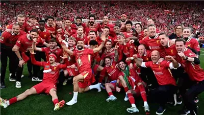  احتفالات صاخبة في أنفيلد.. ليفربول يستعيد المجد المحلي ويتوج بالبريميرليج