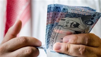 انخفاض طفيف وتقارب سعري.. الريال السعودي يتراجع لـ12.73