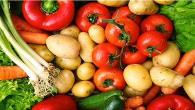 تقلبات جديدة في سوق الخضراوات والفاكهة اليوم السبت 3 مايو 2025