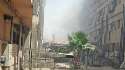 نشوب حريق هائل داخل قسم الرمد بمستشفى المطرية بالقاهرة