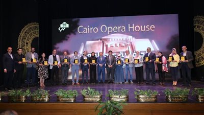 تقديراً لجهودهم في الإنتاج الثقافي.. «الأوبرا المصرية» تكرم عمالها المتميزين