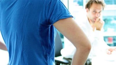 من دون «مزيلات».. أطعمة طبيعية تحارب رائحة العرق