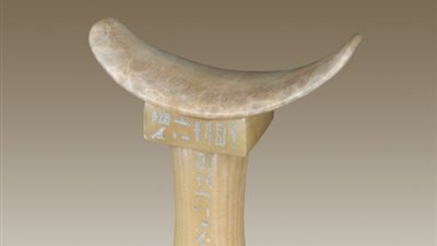 من الخشب والعاج.. معلومات مثيرة عن « مسند الرأس» عند المصريون القدماء