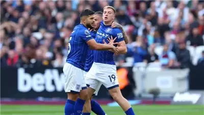 هداف إيبسويتش يرفض الرحيل عن البريميرليج.. ويشعل صراع الكبار