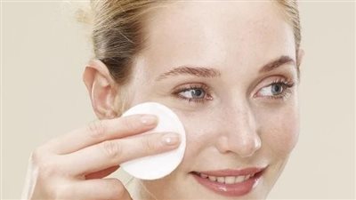 الترطيب اليومي سر الجمال الكوري.. ماذا يفعل ببشرتك؟