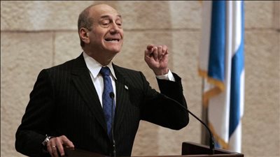 أولمرت.. حرب غزة باتت غير مبررة.. والتجويع سياسة متعمدة من حكومة نتنياهو