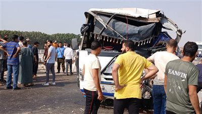 تصادم مروع بمحور الضبعة الصحراوي يسفر عن إصابة 10 أشخاص.. صور