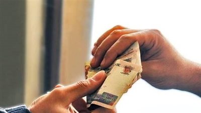 «تصدّقت دون علمه».. هل تُؤثم الزوجة إذا أنفقت من مال زوجها سرًا؟