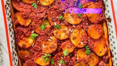 لو سنة أولى طبخ.. جربي صينية البطاطس باللحمة بأسهل طريقة 