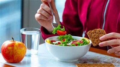 خفف ألمك بدون دواء.. أطعمة فعالة ضد جرثومة المعدة