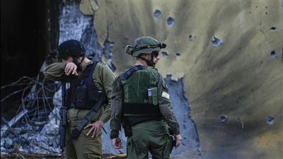 العبوات الناسفة تعود بقوة.. تفجير يدمر دبابة إسرائيلية ويصيب طاقمها بجروح خطيرة