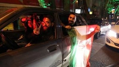 هتافات النصر تعلو في طهران بعد قصف القواعد الأمريكية