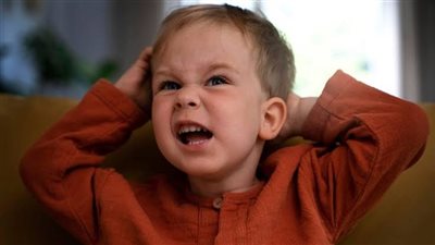 انفعال الطفل المفرط قد لا يكون عادياً.. علامة مبكرة لاضطراب ثنائي القطب