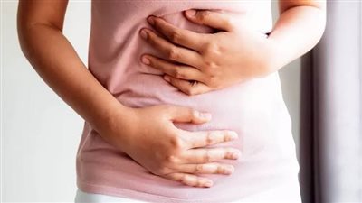 انتفاخ البطن بدون سبب؟.. 5 عادات تدمر الهضم يوميًا دون أن تلاحظ