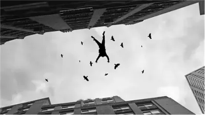 سقوط غامض لسيدة عراقية من أعلى فندق شهير بأكتوبر