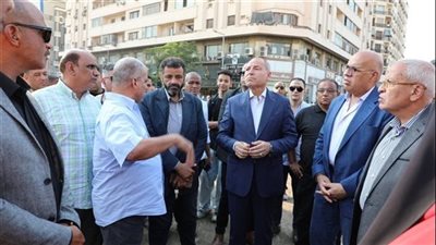محافظ القاهرة يتفقد حديقة الأزبكية ويشدد على سرعة رفع كفاءة الطرق