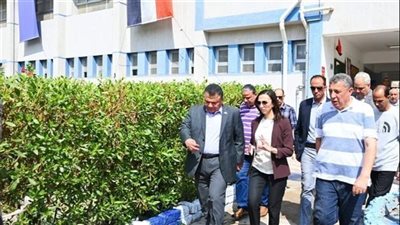 محافظ البحيرة تتفقد اللجان الانتخابية بدمنهور وتعلن رفع درجة الاستعداد القصوى