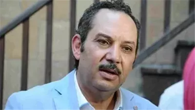 كمال أبو رية ينجو من الموت بعد اصطدام سيارته في كرداسة