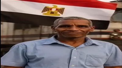 ثوان حاسمة أنقذت حياة شاب..كيف غامر عامل المزلقان بحياته لينقذ آخر؟