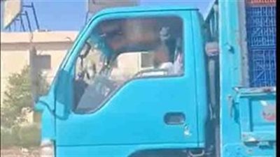 الداخلية تتدخل بعد تداول مقطع مروع لطفل يقود سيارة نقل بالشرقية