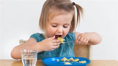 غذاء العقل.. «قائمة طعام مثالية» تجعل طفلك أكثر ذكاء وتفوقا