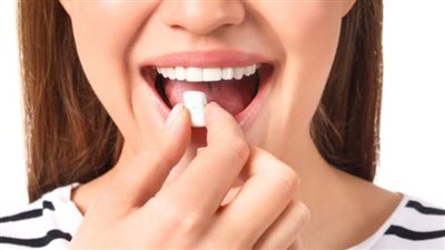 «عادة تبدو بسيطة».. لكن مضغ العلكة يحمل فوائد صحية مذهلة